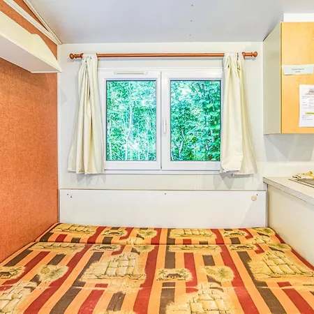 Kemping Lovely Stacaravan In En Rouergue Conques-en-Rouergue